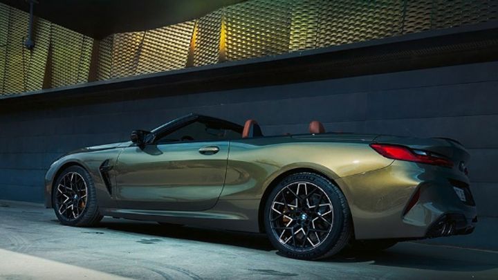 BMW 8er Cabriolet M Automobile von der Seite